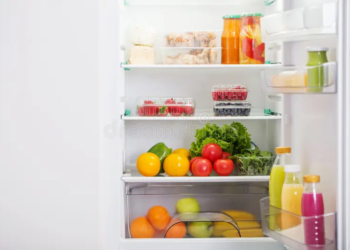 La manera correcta de organizar el refrigerador que muchos ignoran y que salva sus alimentos - Foto: Dreamstime