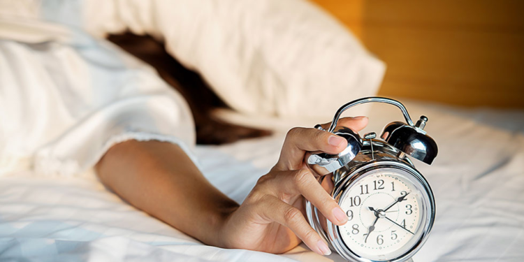 ¿Cuántas horas de sueño necesita realmente? La respuesta puede sorprenderle - Foto: stock.adobe.com