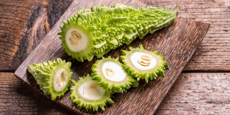 La fruta verde y amarga que está llamando la atención por su posible efecto en el azúcar en la sangre - Foto: Mejor con Salud