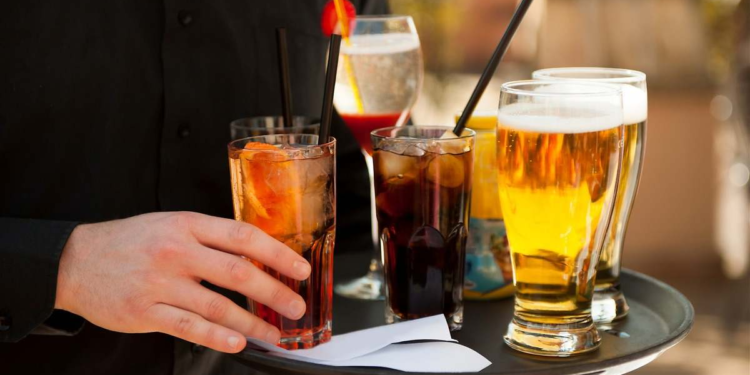 Las 3 bebidas que usted debe evitar para controlar la presión - Foto: eleconomista.es