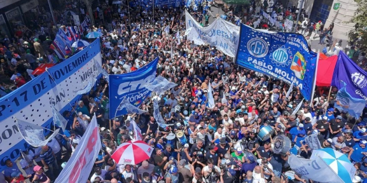 Gobierno aprueba jornada de trabajo de 12 horas por día y deja a la población indignada en este país