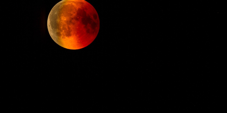 Luna de Sangre impactará el cielo: eclipse total de marzo durará casi una hora. Imagen: Pixabay