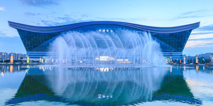 El edificio más grande del mundo es prácticamente una ciudad cerrada - Foto: laminasyaceros.com