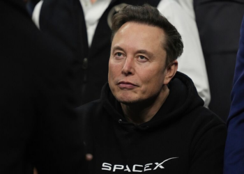 Elon Musk avanza en tecnología y quiere construir ciudad en “tierra” roja en los próximos 10 años - Foto: Marca