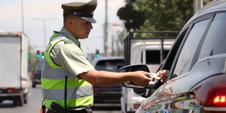 Gobierno emite importante alerta para todos los chilenos que tienen automóvil - Foto: TNT Sports