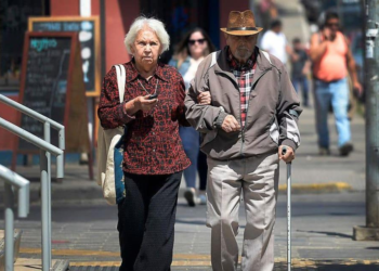 Gobierno aprueba aumento y mayores de 65 años en Chile recibirán un nuevo beneficio - Foto: Temuco Ya