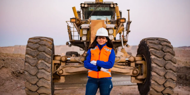 12.239 mujeres fueron contratadas y Chile lidera ranking mundial en igualdad de género - Foto: CCM Eleva