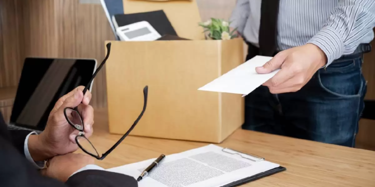 Mientras en Argentina el 73% de los trabajadores piensa en renunciar, la cifra en Chile es aún mayor - Foto: Biobiochile