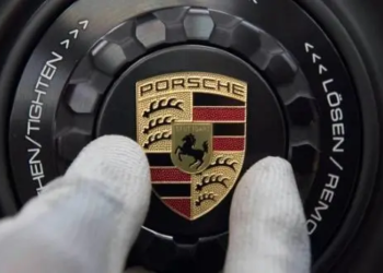 11 personas amplían fraude de $244 millones contra fabricante de autos de lujo - Foto: swissinfo.ch