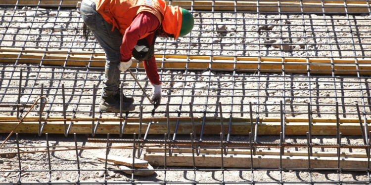 Mientras se reduce jornada laboral a 42 horas en Chile, Argentina autoriza jornadas de hasta 12 horas de trabajo al día - Foto: Gobierno de Chile
