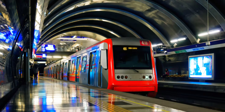 Nuevo gobierno en Chile recién asume y dos estaciones de metro ya son cerradas - Foto: AS Chile