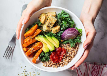 El grupo de alimentos que deberías eliminar de tu dieta para reducir el riesgo de cáncer - Foto: Welnia