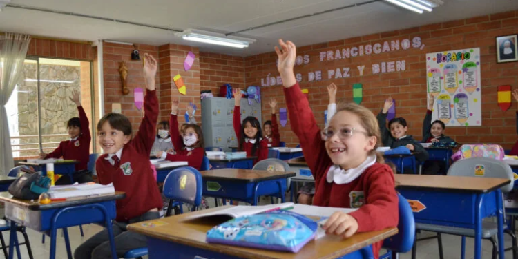 Gobierno informa que las escuelas cerrarán durante 5 días seguidos en este país por la Semana Santa en abril - Foto: losmejorescolegios.com
