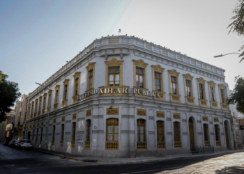 Gobierno decreta el fin de universidad en Chile y alumnos son informados de la decisión - Foto: La Tercera