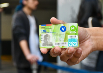 Gobierno aprueba ley en Chile y el transporte público será más barato para este grupo de personas - Foto: Canal13