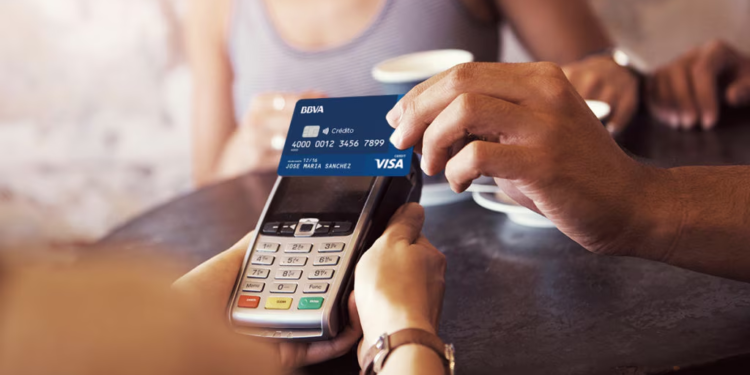 Gobierno confirma lista de personas que tendrán sus tarjetas de crédito canceladas en este país - Foto: BBVA