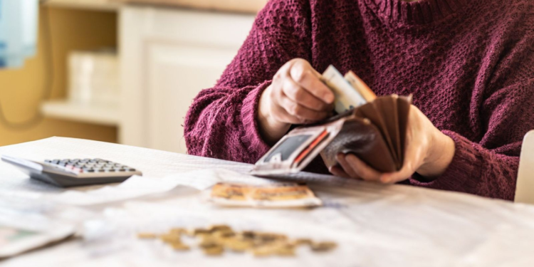 Ley ya está en vigor y el gobierno de este país cobrará impuesto a quienes lleven dinero en efectivo en la billetera - Foto: RTVE.es