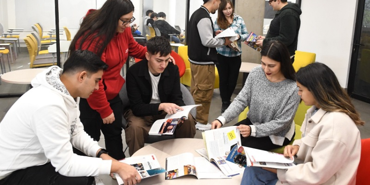 Nuevo gobierno recién llega a Chile y ya es advertido por deuda de $4 billones de pesos - Foto: Mineduc