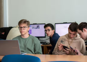 Educación digital llega a su fin en este país y los libros serán retomados tras decisión del Gobierno - Foto: Cadena Ser