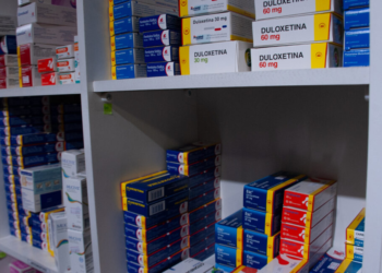 Alerta para quienes compran medicamentos en Chile: este fármaco ya escasea en farmacias - Foto: The Clinic