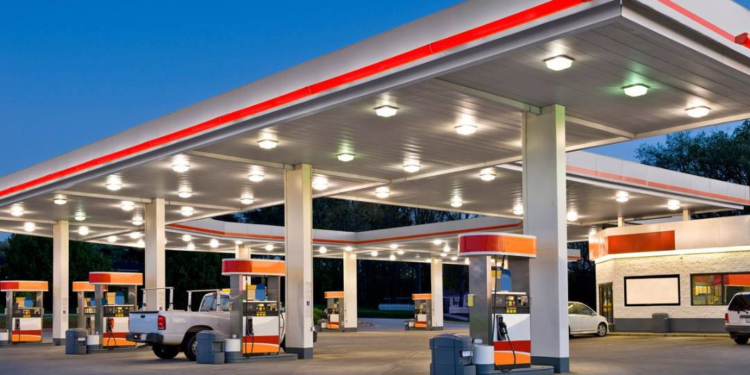 Alerta en este país: 10.000 vehículos resultaron dañados tras cargar gasolina - Foto: Jh Soluciones