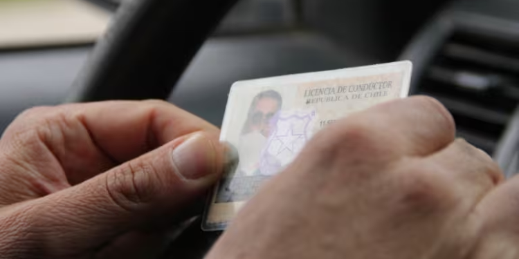 Regla ya está en vigor en Chile: tu licencia de conducir podría ser cancelada si cometes una de estas 7 acciones - Foto: ADN Radio
