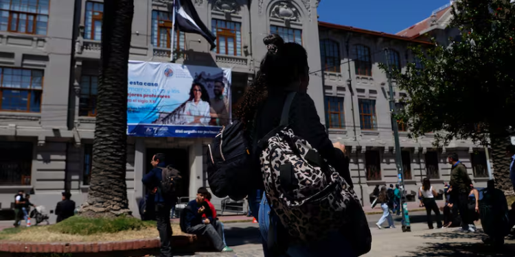 Gobierno decide acudir a la justicia en acción contra chilenos que reciben más de $1.500.000 - Foto: La Cuarta