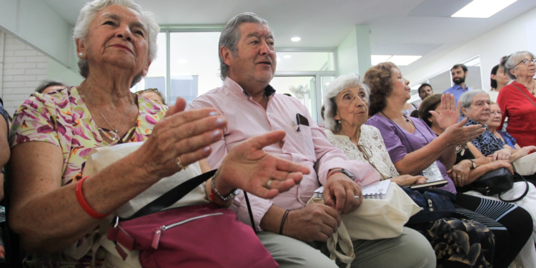 Aumento de la pensión para adultos mayores en Chile es confirmado y el monto de $99.605 alegra a miles - Foto: CHV