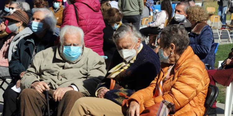 Gobierno de Chile distribuirá bono de $81.257 a quienes tengan 65 años o más - Foto: Redgol