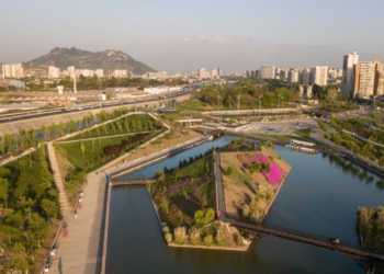 Tiene 130 mil metros cuadrados, una laguna gigante y más de 2.000 especies de plantas: todo esto a pocos minutos de Santiago - Foto: La Tercera