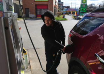 Kast revierte decisión sobre el precio de la gasolina en Chile - Foto: KPBS
