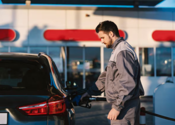 Chileno que llevó 1.000 litros de combustible a su casa podría ser detenido en este país - Foto Referencial: Freepik