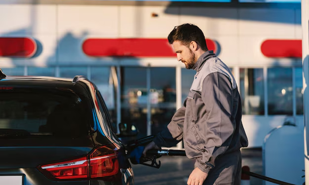 Chileno que llevó 1.000 litros de combustible a su casa podría ser detenido en este país - Foto Referencial: Freepik