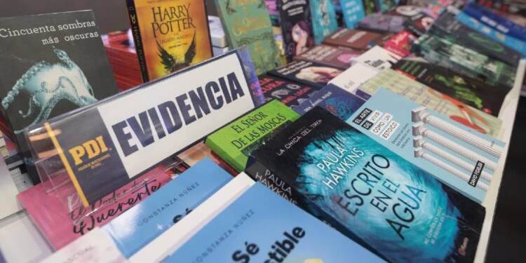 Nuevo gobierno pone fin a una inversión de $1.500 millones y 37 mil libros son incautados en Chile - Foto: BBCL
