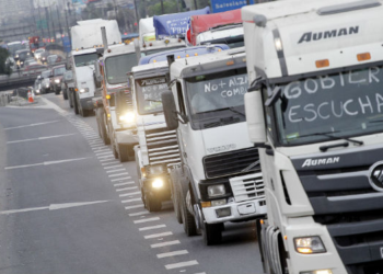 Camioneros toman una decisión en Chile y definen si habrá huelga tras el aumento de los combustibles - Foto: Ciper Chile