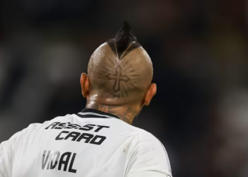 Mientras recibe US$ 1,3 millones al año en Colo Colo, Vidal ganaba casi lo mismo por mes en el Inter - Foto: La Tercera