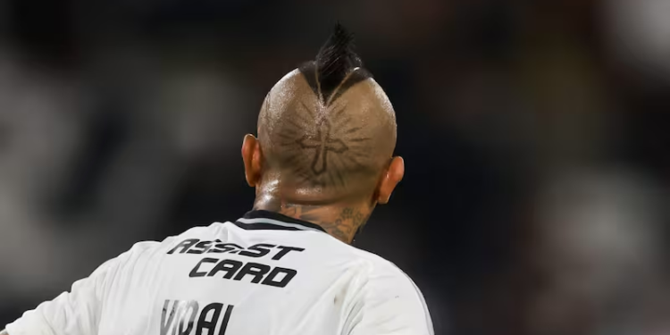 Mientras recibe US$ 1,3 millones al año en Colo Colo, Vidal ganaba casi lo mismo por mes en el Inter - Foto: La Tercera