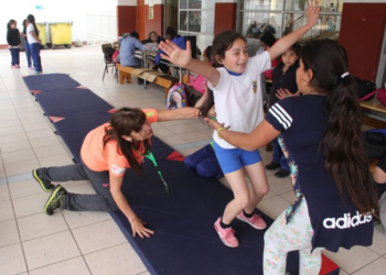 Ley aprobada en Chile hará que los niños permanezcan una hora más en las escuelas - Foto: Santo Tomás en Linea