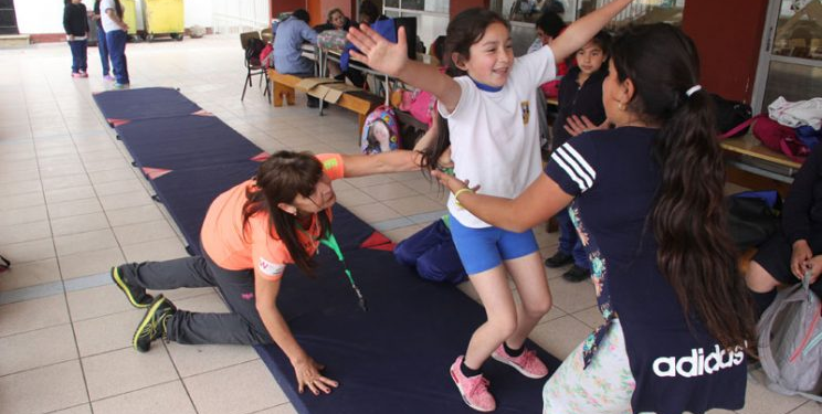 Ley aprobada en Chile hará que los niños permanezcan una hora más en las escuelas - Foto: Santo Tomás en Linea