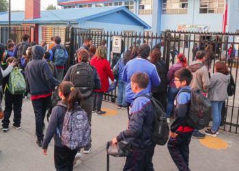 Las clases recién volvieron en Chile y alumnos son avisados de nuevas vacaciones a partir del lunes - Foto: BBCL