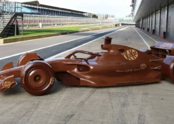 Nuevo auto de la Formula 1 tardó 1.254 horas en fabricarse y sorprende con 350 kg - Foto: Emol