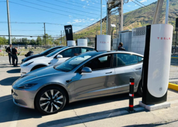 Elon Musk envía importante mensaje a todos los dueños de autos eléctricos en Chile - Foto: La Tercera