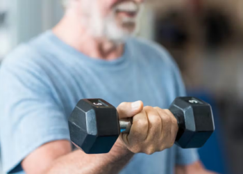 Hacer ejercicio en el gimnasio puede rejuvenecer tu cerebro en la vejez, señalan científicos - Foto: The Conversation