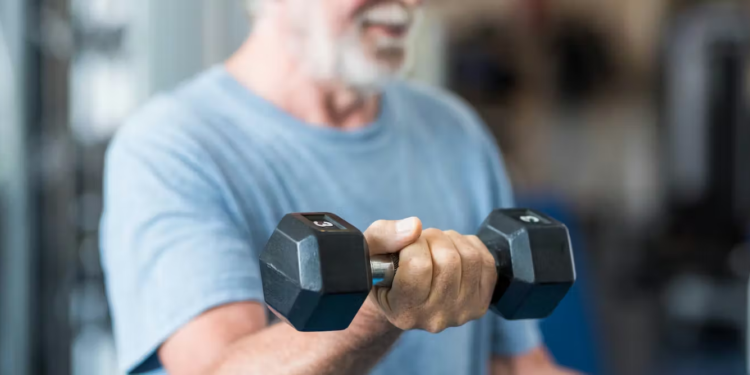 Hacer ejercicio en el gimnasio puede rejuvenecer tu cerebro en la vejez, señalan científicos - Foto: The Conversation