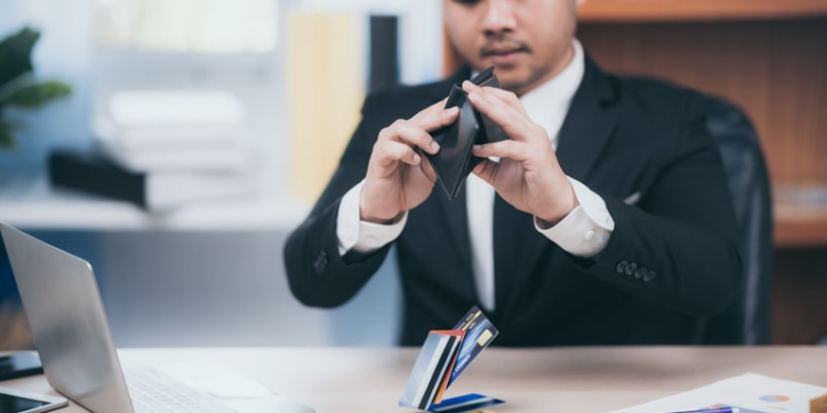 Gobierno aprueba la retención de dinero en cuentas de chilenos que no hagan esto - Foto: Monet