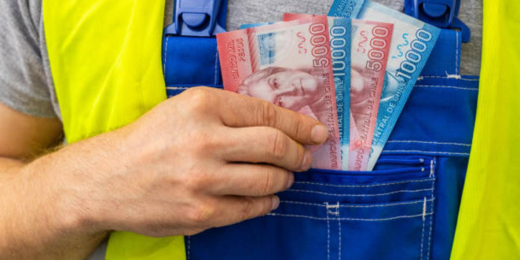 Kast toma la pluma y anuncia el fin de 3 beneficios en Chile - Foto: Canal 13