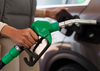 Gobierno de Chile da marcha atrás en una decisión tomada sobre el aumento de los combustibles - Foto: Freepik