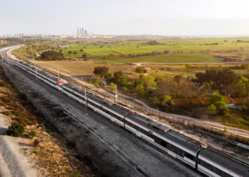 Mientras el tren en Chile alcanza los 160 km/h, Brasil anuncia maquinaria que no se queda atrás - Foto: Freepik