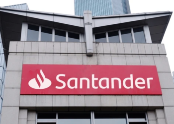 Santander confirma subsidio por cuenta propia y el monto será distribuido en Chile - Foto: Shutterstock