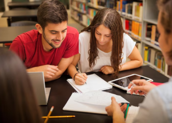 Los chilenos están de acuerdo con el fin de la educación gratuita en Chile - Foto: Freepik